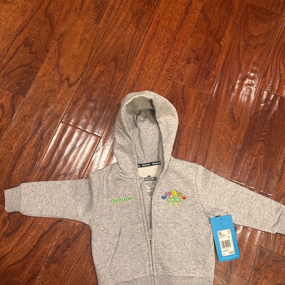 Unisex Reebok Kids Light Gray Zip-Up printed Sesame Street cozy Hoodie jacket 2T - Picture 4 of 4